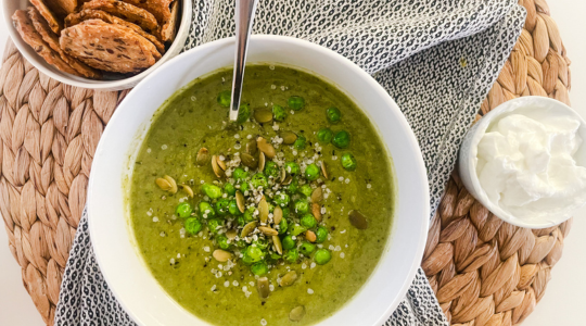 Potage aux petits pois et légumes verts