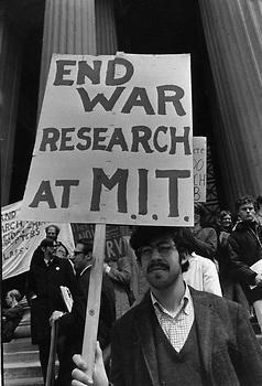 1969 student protest at Chomsky's university, MIT