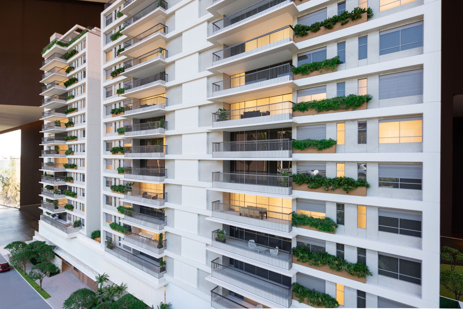 Foto de uma maquete de um lançamento imobiliário grandioso, com muitos apartamentos de alto padrão.