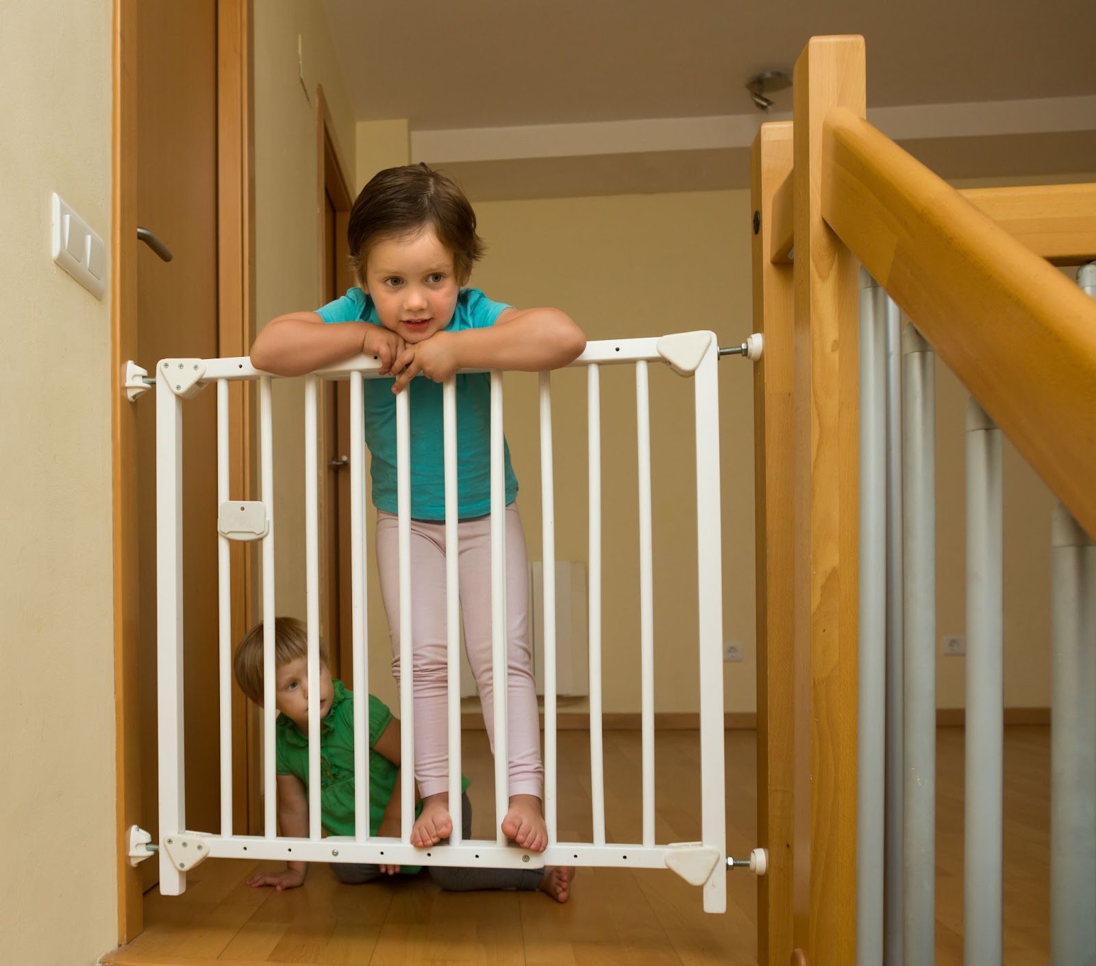 Stairway safety gate-Familydaysout