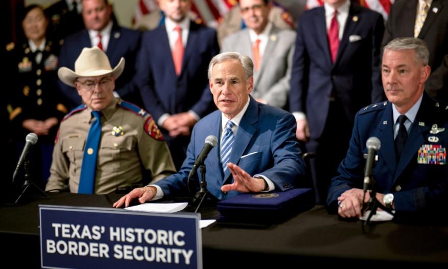 Thống đốc Texas Greg Abbott nói chuyện trong một cuộc họp báo tại Tòa nhà Quốc Hội Tiểu bang Texas ở Austin, Texas, vào ngày 08/06/2023. (Ảnh: Brandon Bell/Getty Images)