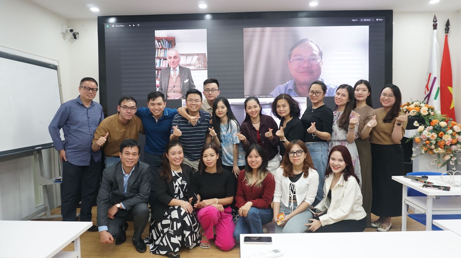 The Evaluation Committee and students of the 3rd Cohort of the Fintech Master's program taking photos