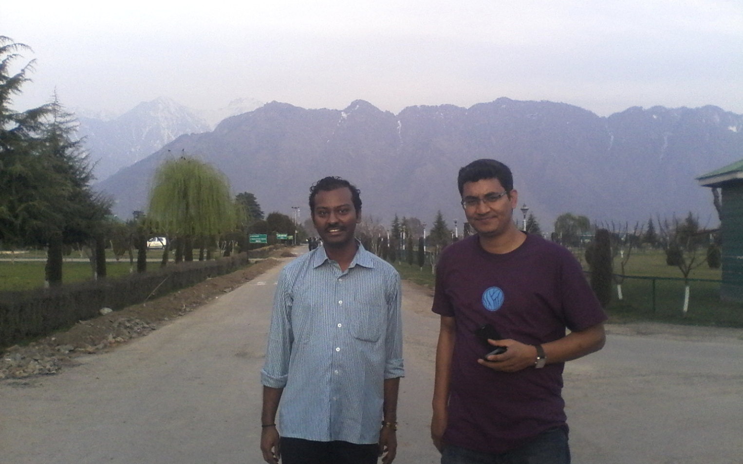 Aravindhan, with Sunil Raghav from ILS, Bhubaneshwar, on a sightseeing trip in Srinagar during YIM 2015. Credit: V. Aravindhan