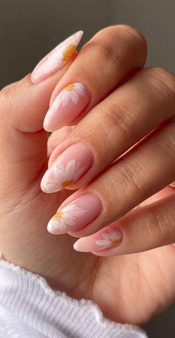 Daisy Nails floral nail art