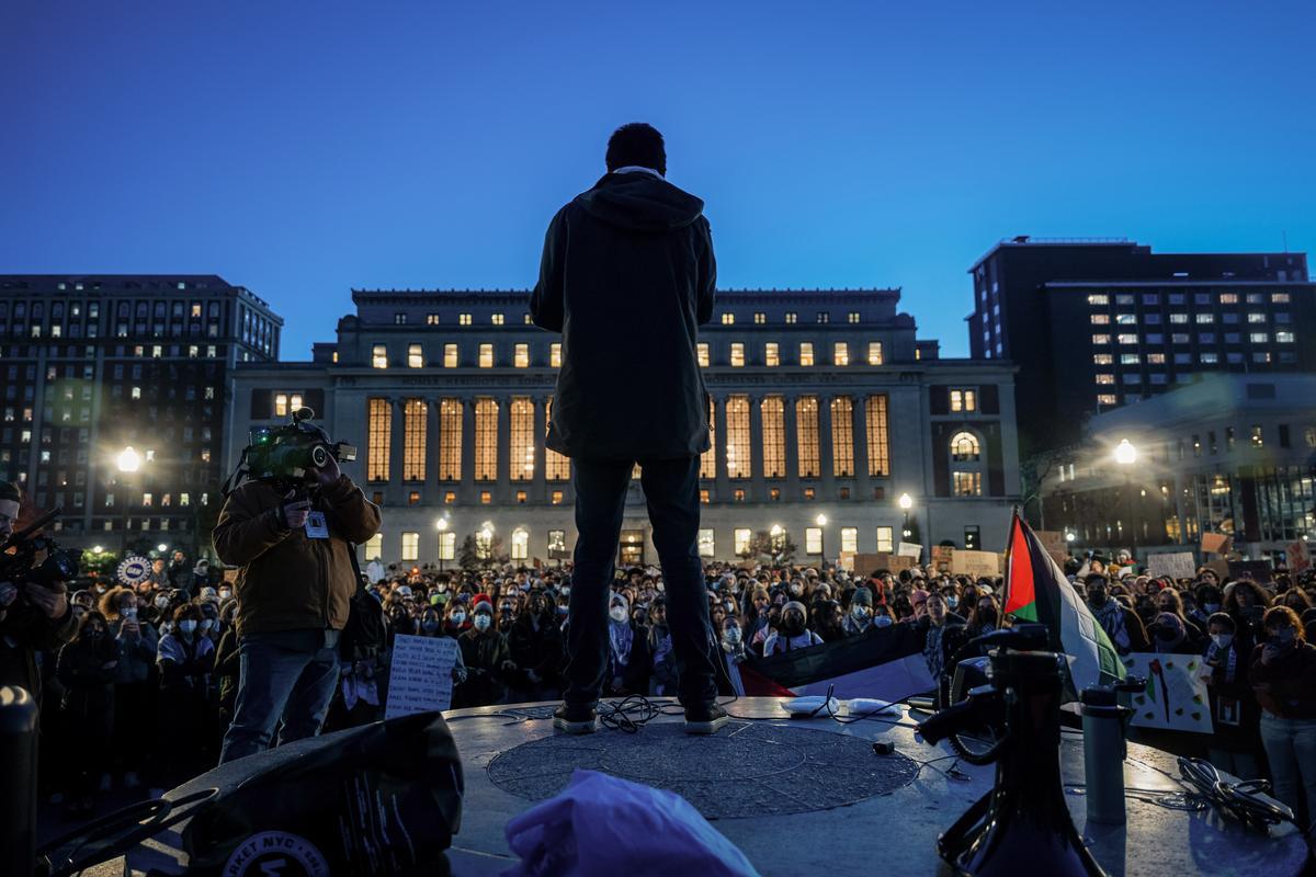 Một người ủng hộ trình bày tại cuộc biểu tình ủng hộ Palestine tại khuôn viên Đại học Columbia ở thành phố New York hôm 14/11/2023. (Ảnh: Spencer Platt/Getty Images)