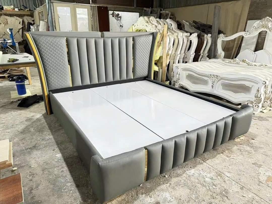 Ảnh có chứa trường kỷ, sofa, trong nhà, ghế

Mô tả được tạo tự động