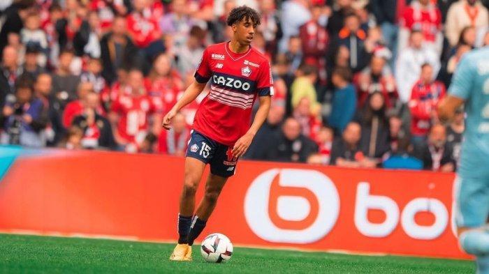 Manchester United dan Manchester City Bakal Rebutan Leny Yoro Si Wonderkid Lille