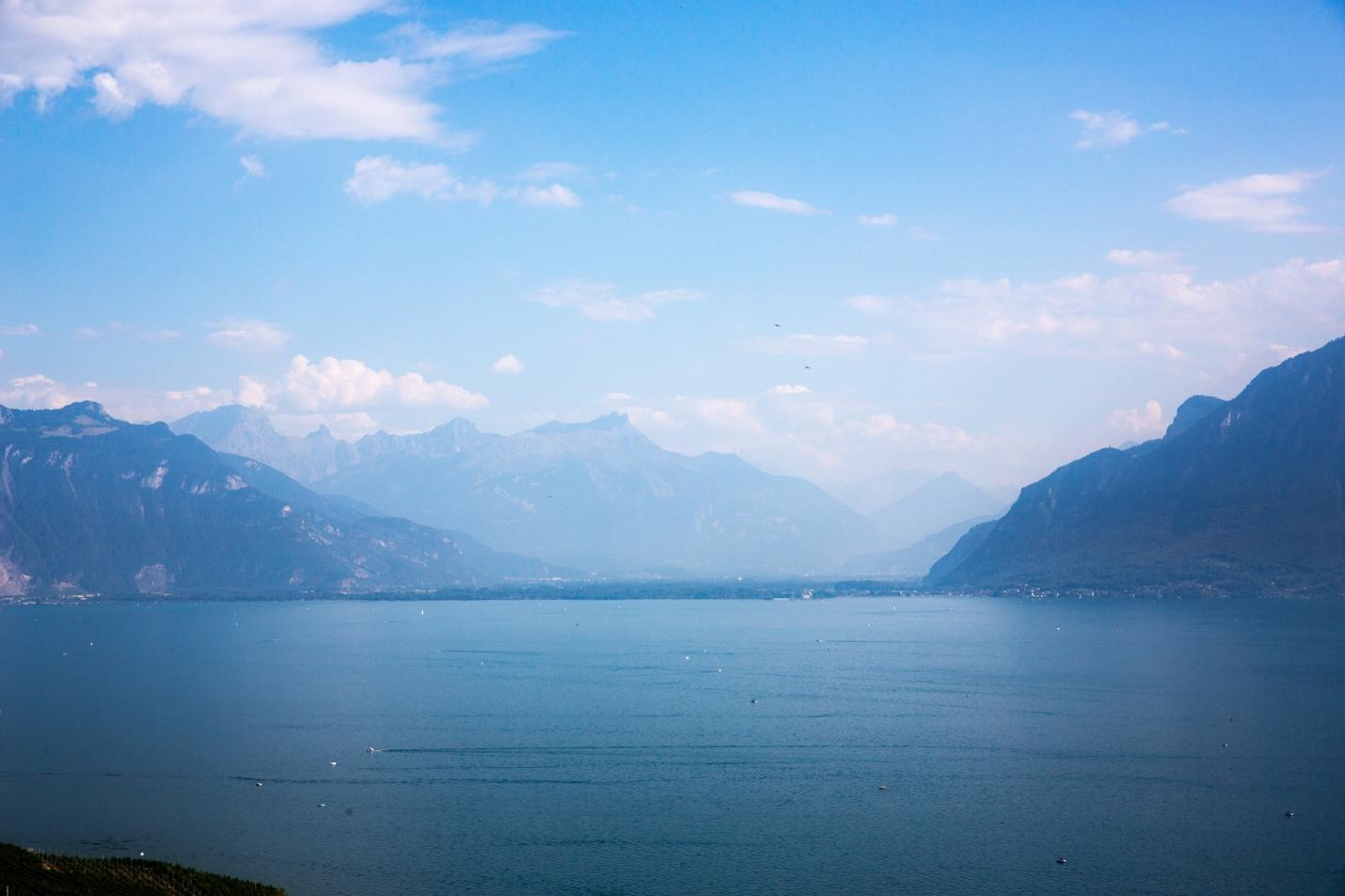 A body of water with mountains in the background

Description automatically generated