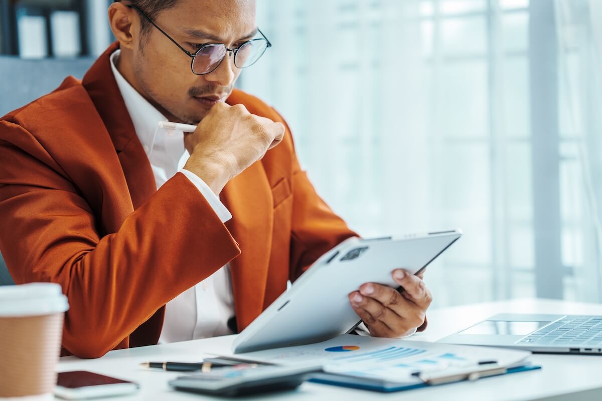 Entrepreneur using a tablet