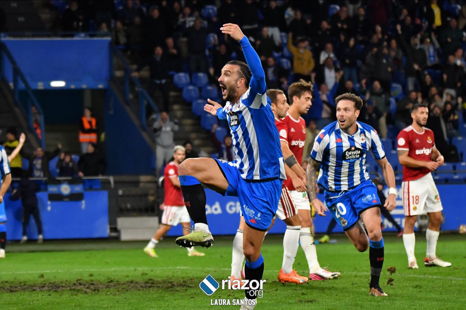 Pablo Martínez celebrando el 1-0.