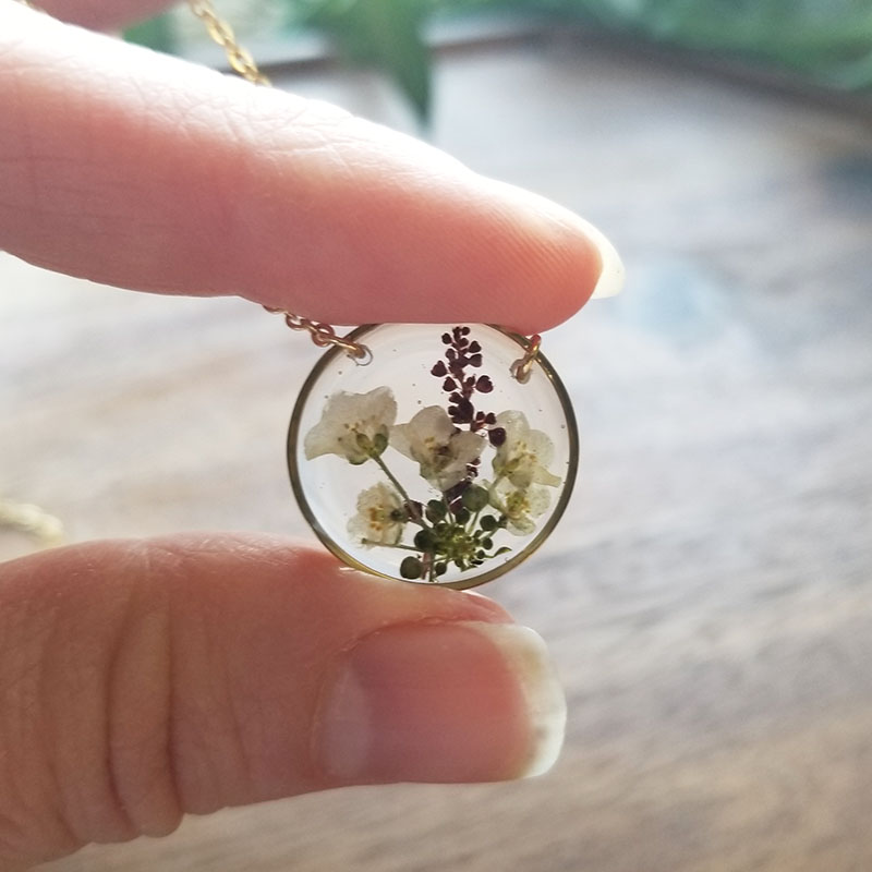 Queen Anne's Lace Pressed Wildflower Resin Necklace - Ari & Aura