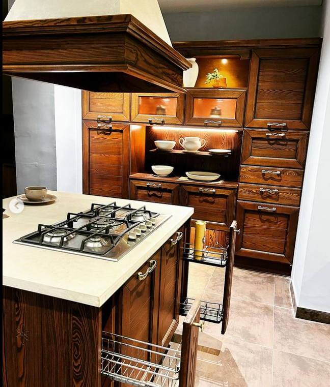 Belso’s Solid Wood Kitchen