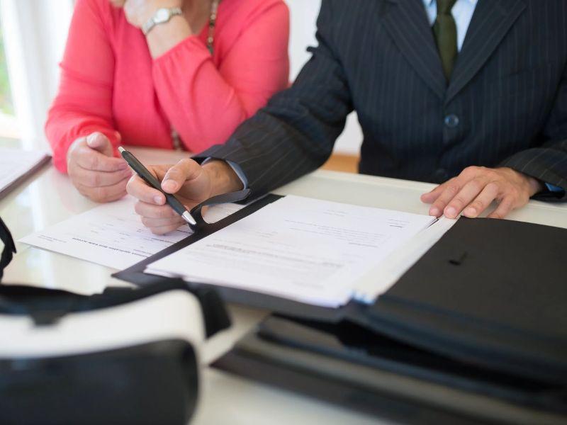 Đọc kỹ các điều khoản trước khi ký hợp đồng cho thuê