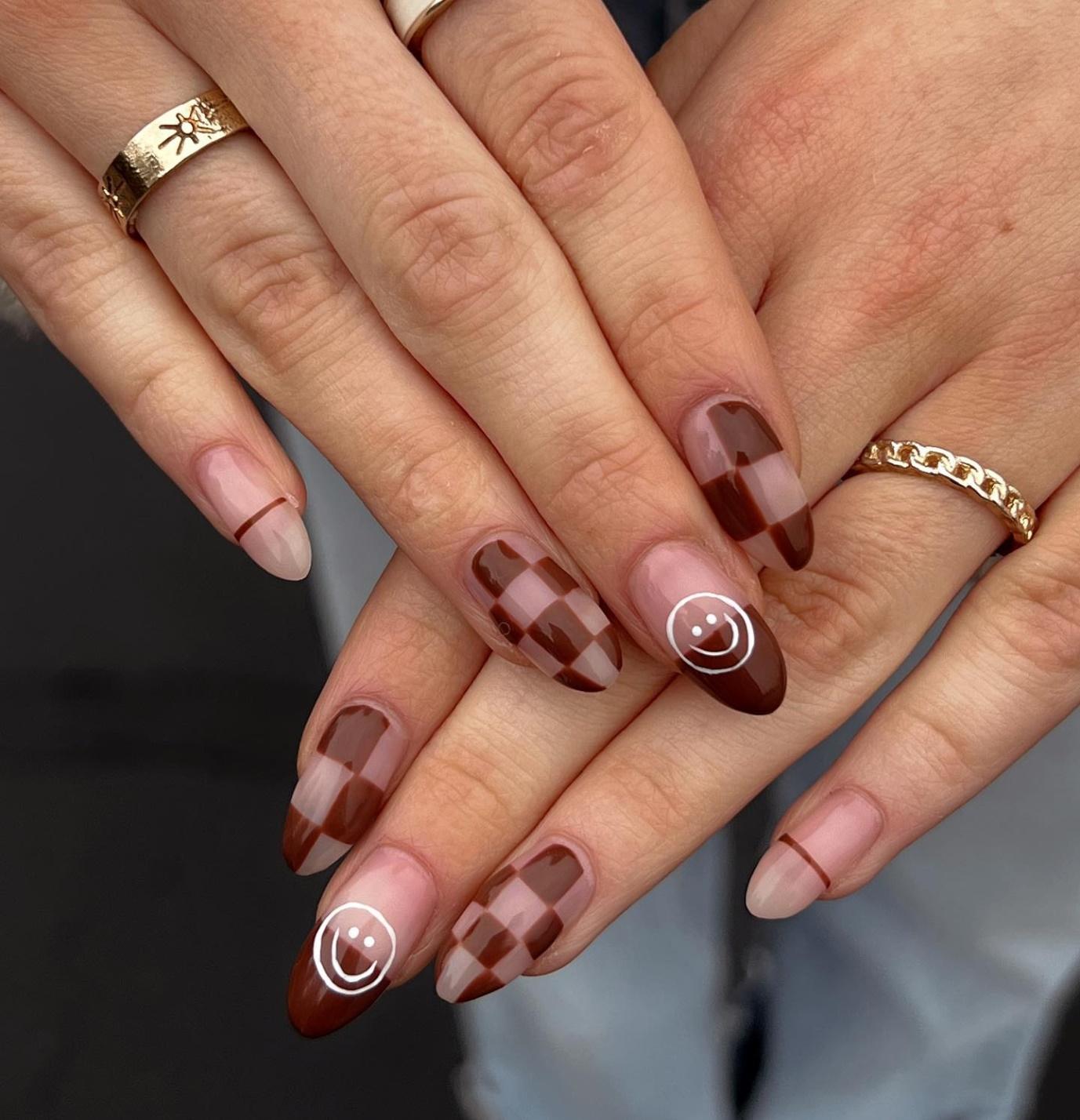 Checkers & Smiley Brown Nails