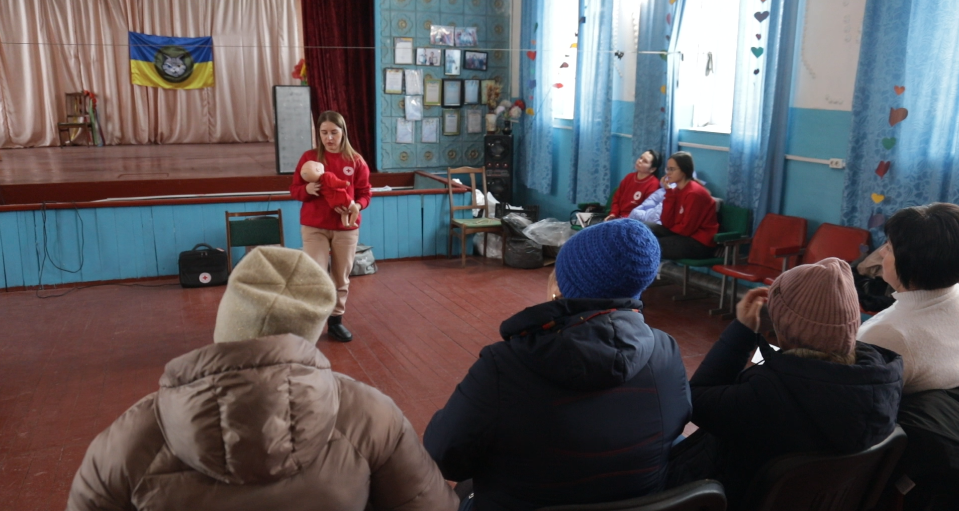 Жителі села Ольшана на Чернігівщині вчаться надавати домедичну допомогу не лише дорослим, а й немовлятам
