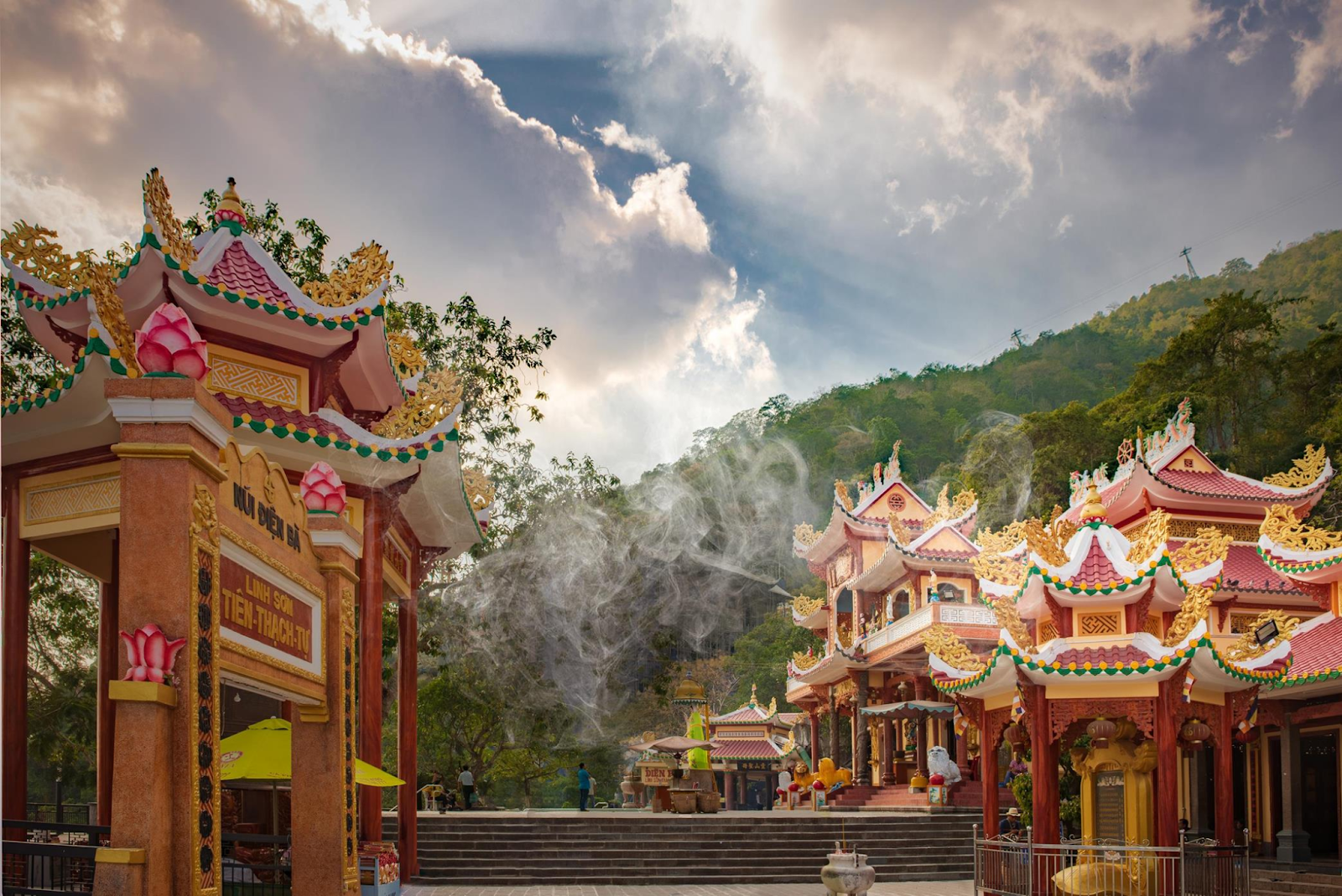 Ngôi chùa tâm linh hơn 300 năm tuổi nổi tiếng nhất tại Tây Ninh