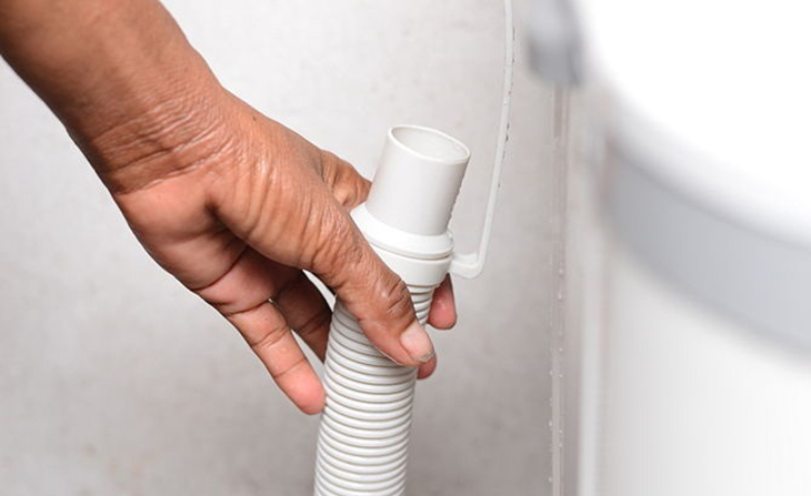 Ống cấp, thoát nước bị rách hoặc bị lỏng