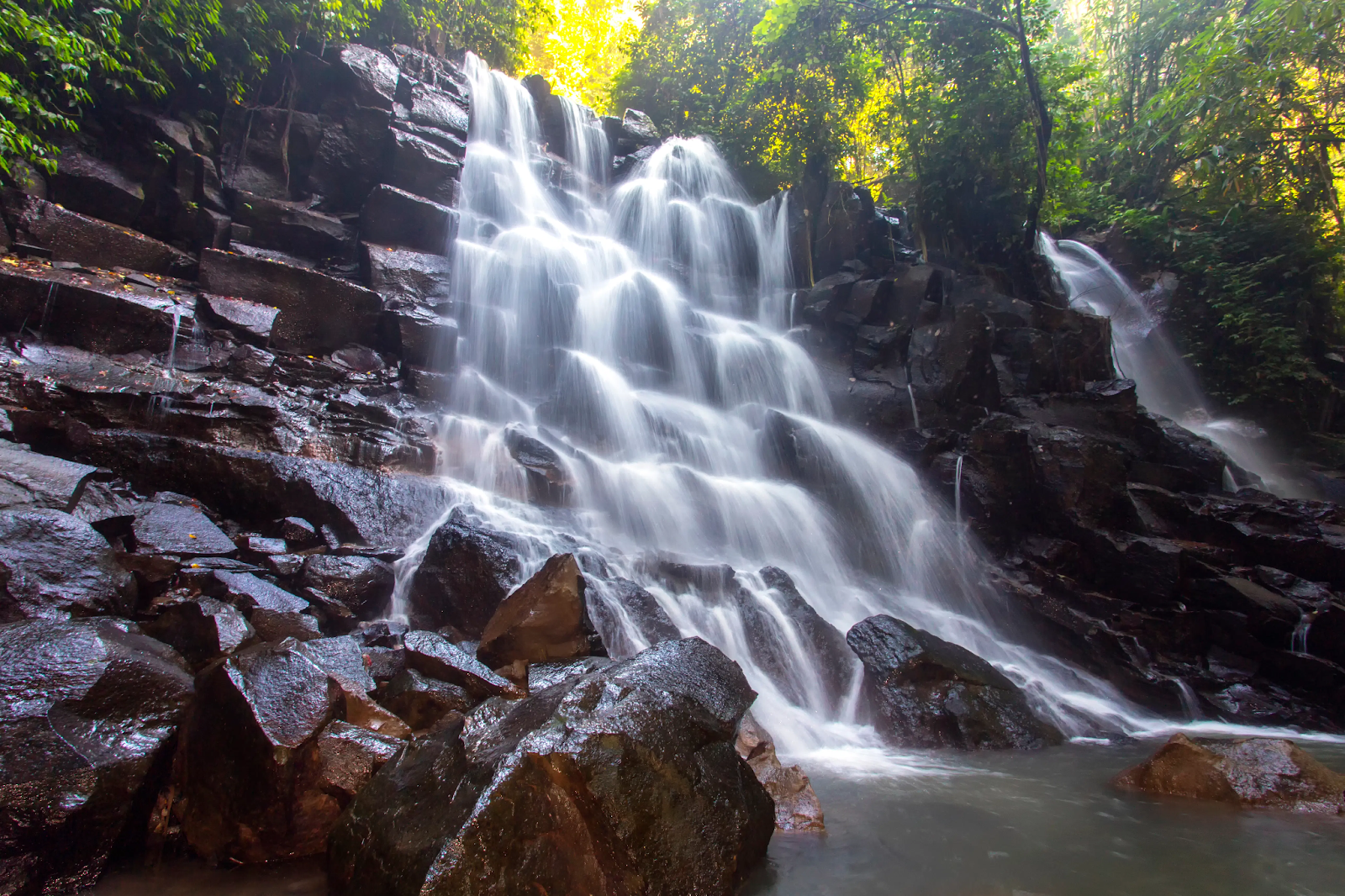 Kanto Lampo Waterfall