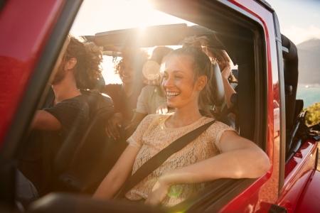 Ein Bild, das Person, Menschliches Gesicht, Auto, draußen enthält.

Automatisch generierte Beschreibung