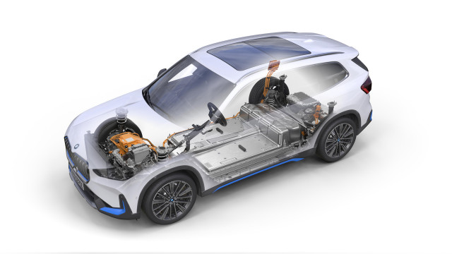 ระบบความปลอดภัยของรถยนต์ : BMW iX2 xDrive30 M Sport 2024