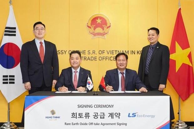 Công ty Hàn Quốc ký hợp đồng mua ô-xit đất hiếm với Việt Nam