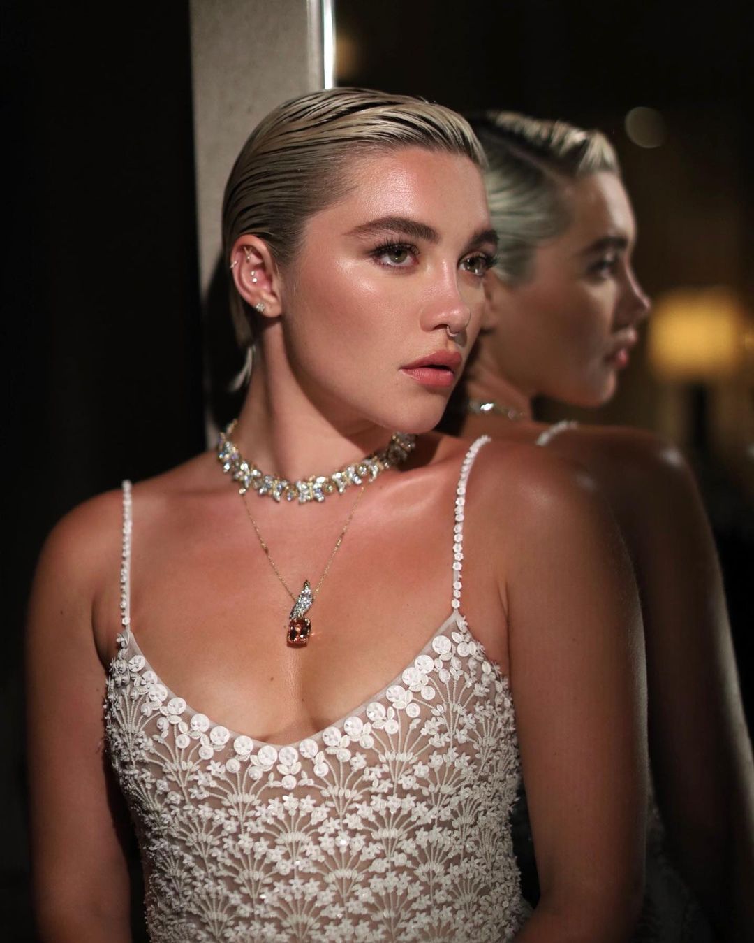Florence Pugh objeto