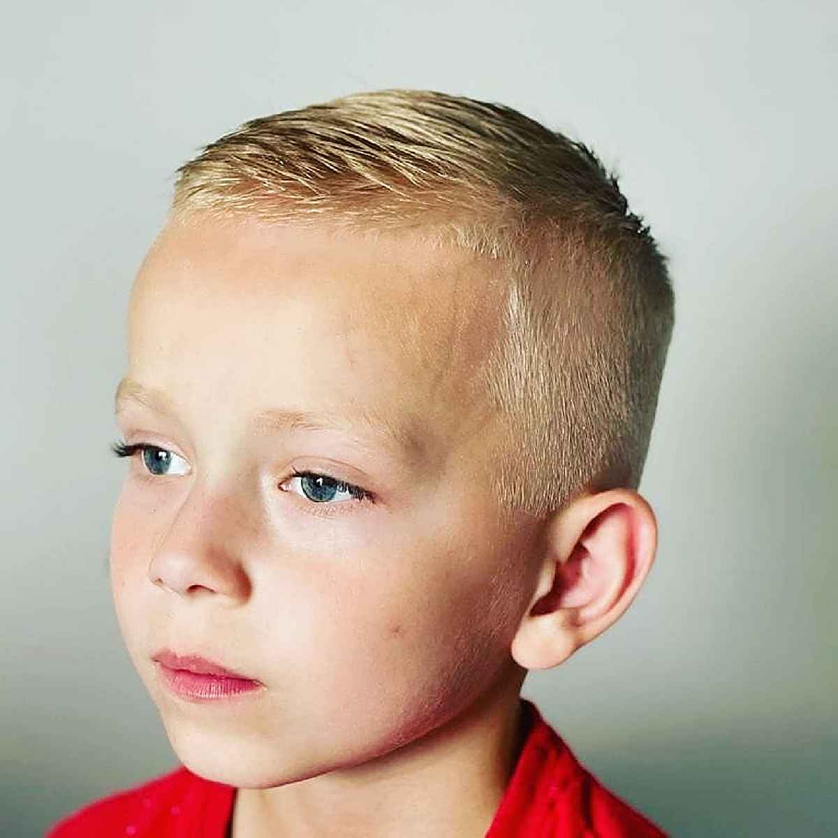 Picture of a young boy wearing the  hairstyle