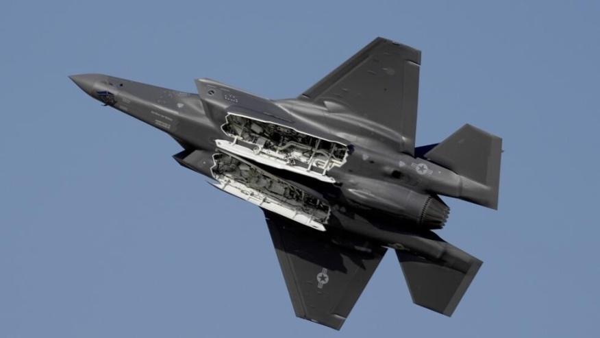 A US F35 fighter jet performs during the opening day of the Dubai Air Show, United Arab Emirates, Monday, Nov. 13, 2023.
