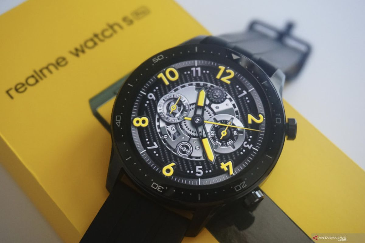 Realme Watch S Pro (Photo: Antara News)