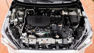Toyota Yaris Cross 2024 cũng được trang bị hai phiên bản động cơ, có cả động cơ hybrid thời thượng