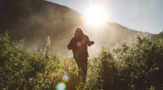 Femme courant dans les montages - Woman running in the mountains