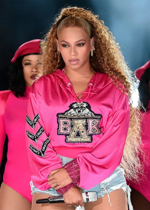 Picture of Beyonce on stage rocking the iconic hairstyle