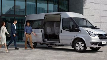 Với mức giá bán chỉ hơn 800 triệu đồng, Ford Transit 2024 chính là một lựa chọn minibus 16 chỗ hoàn hảo trong phân khúc