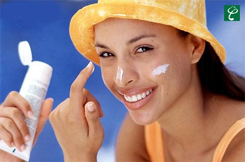 Kem chống nắng vô cùng quan trọng với làn da hỗn hợp.
