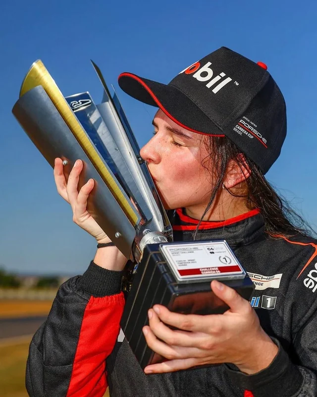 Imagem de conteúdo da notícia "Antonella Bassani é campeã do Porsche Cup Brasil" #2