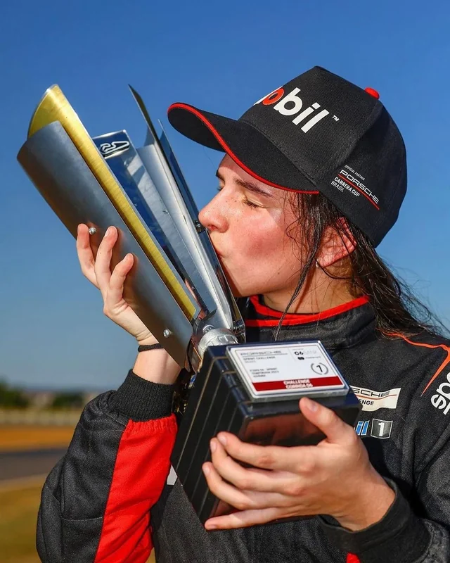 Antonella Bassani é campeã do Porsche Cup Brasil | Antena 1