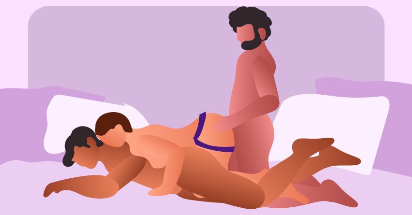Трое людей занимаются сексом втроем в позе "Секс-сэндвич". 