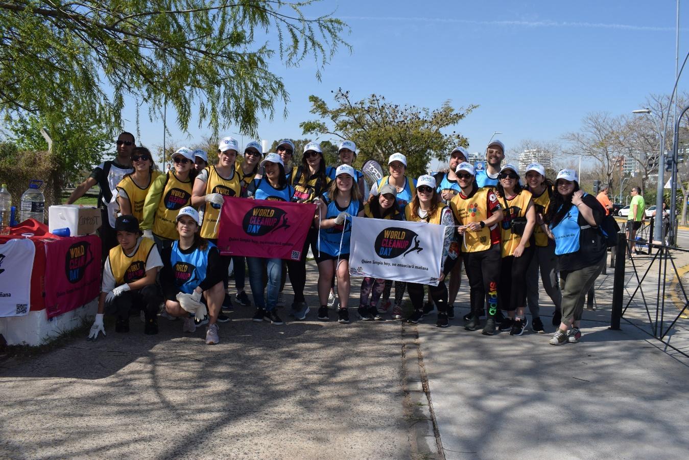 Grupo de voluntarios del World Cleanup Day 2023