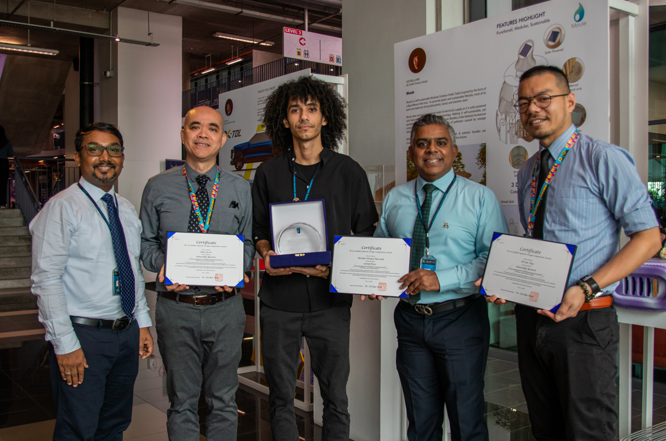 A group of men holding certificates

Description automatically generated