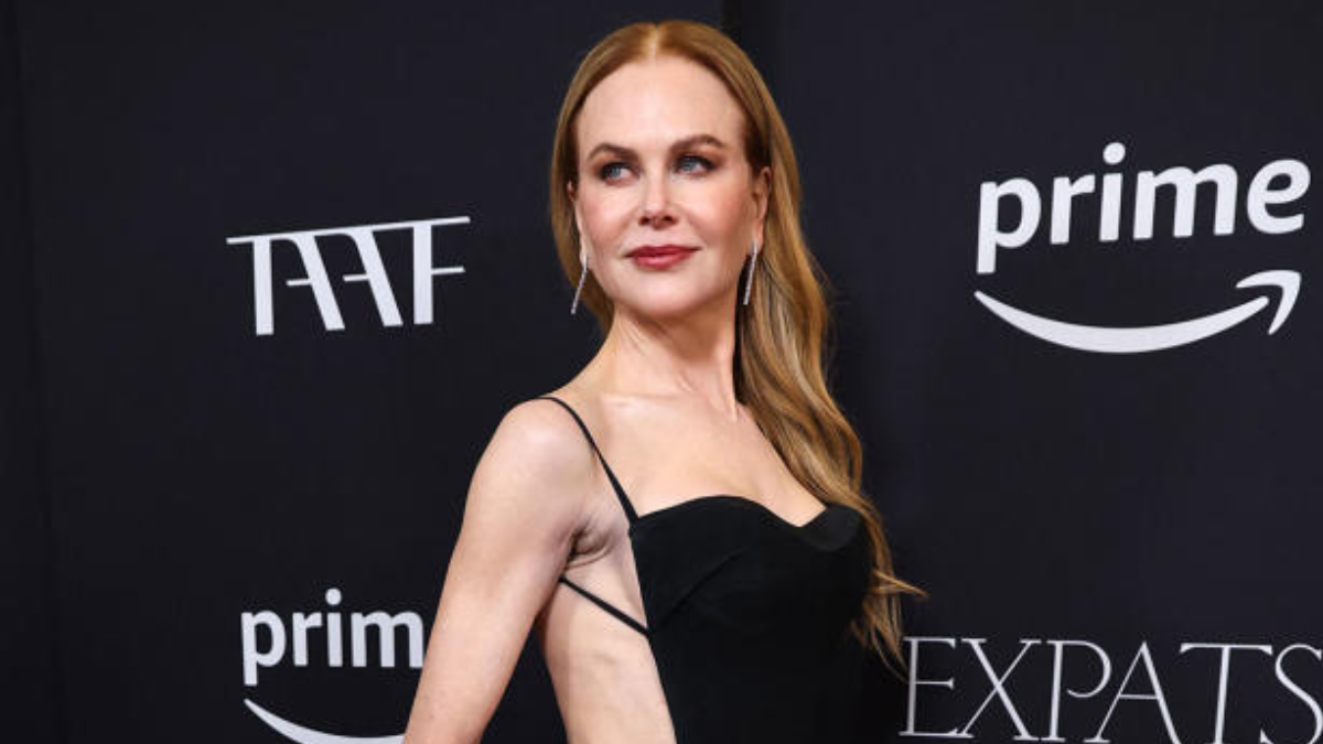 Nicole Kidman Dazzles in Revealing Backless Gown at 'Expats' Premiere ...