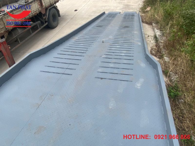 Cấu tạo của cầu dẫn xe nâng lên container 8 tấn