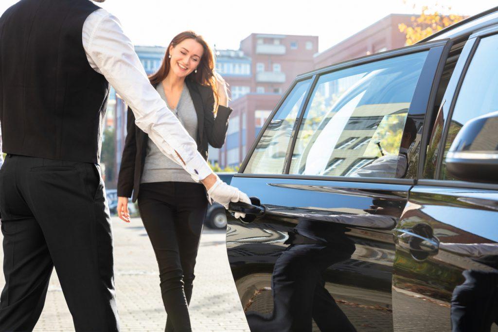 The Benefits of Hiring a Professional Chauffeured Car Service - Chariot XXI  Black Car Service