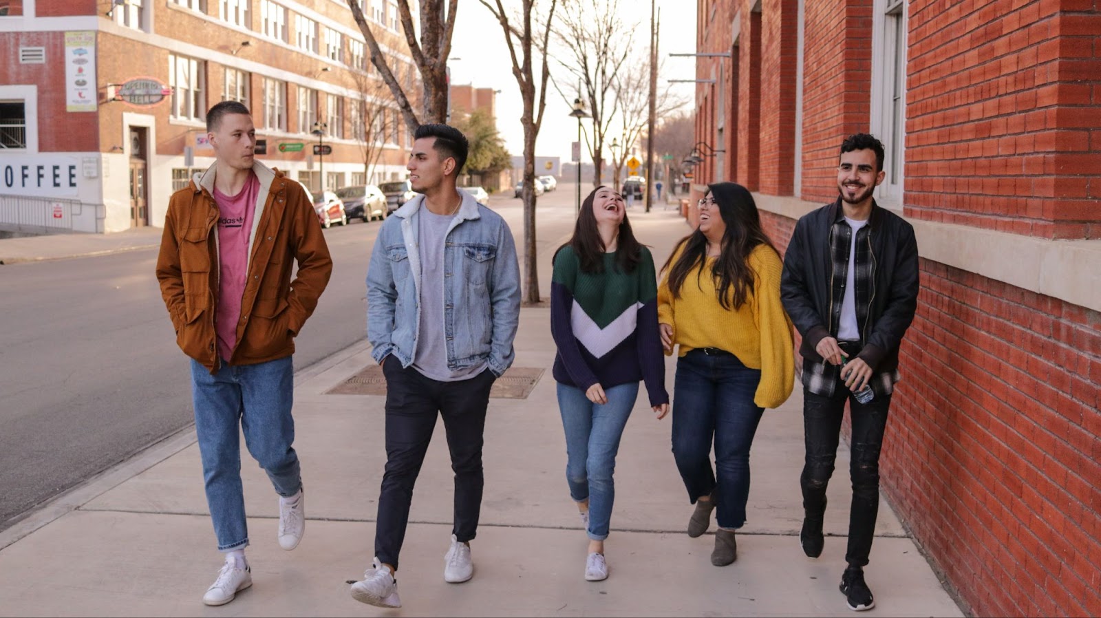 Five friends walk on the sidewalk and laugh - How to Navigate the Transition from High School to College