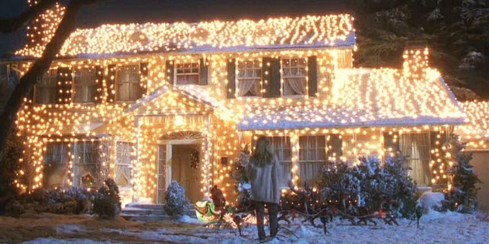 An image of the Griswold house in the National Lampoon's Christmas Vacation