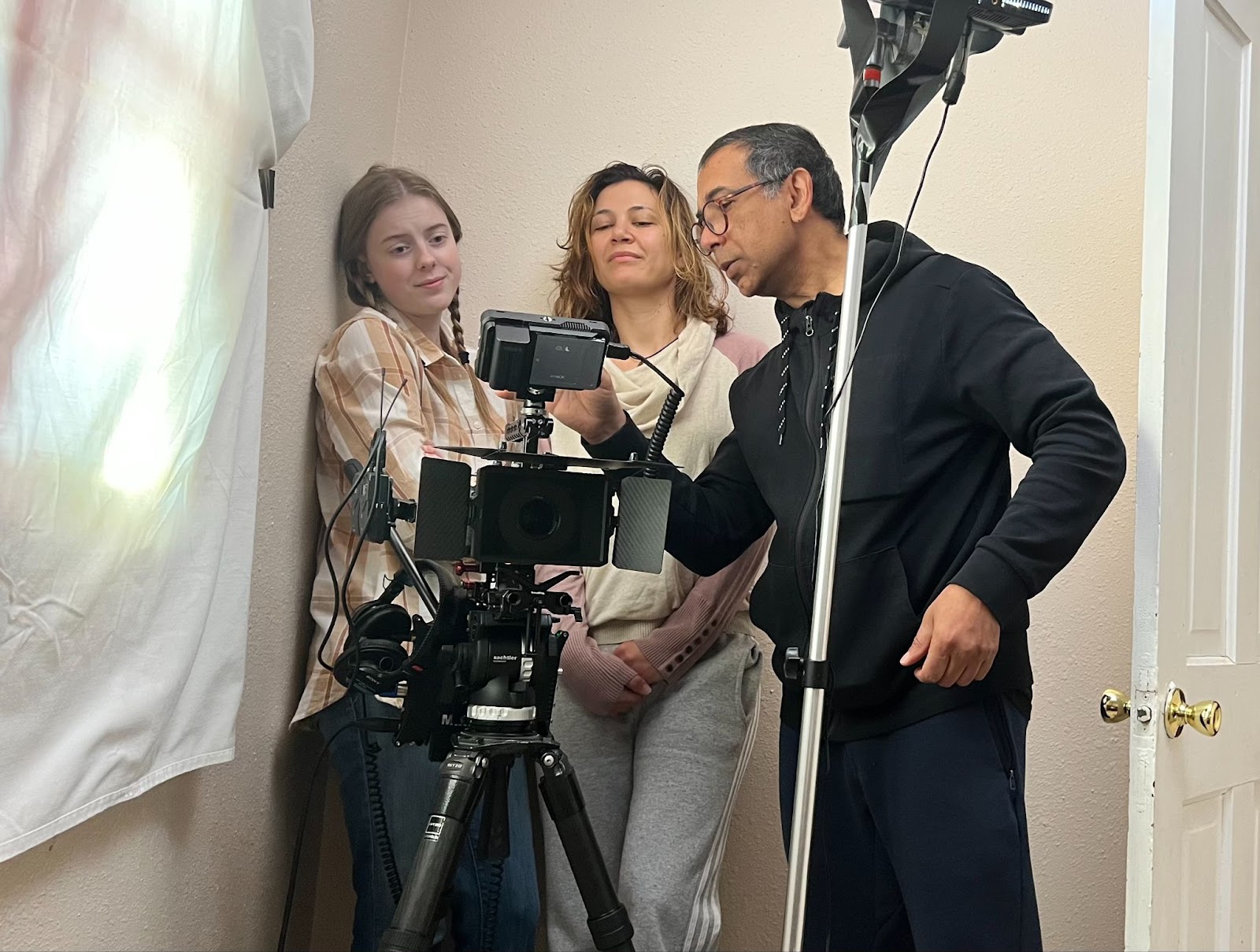 How can an actor and director collaborate to make a realistic film? 