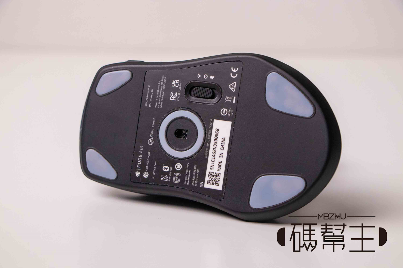 極致輕盈 征服沙場｜ROCCAT PURE 系列超輕量電競滑鼠開箱 11