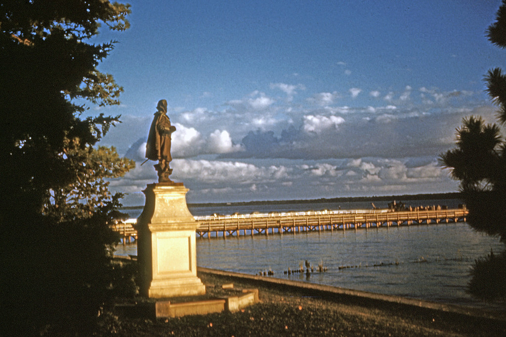 Found Photo - US VA - Jamestown Capt John Smith Statue.tif - a statue of a man