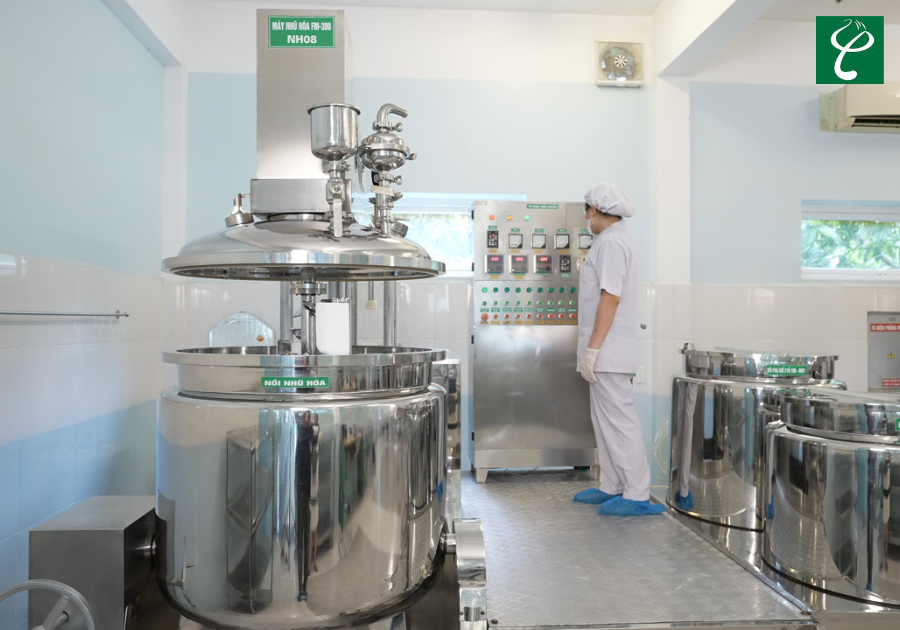 Quy trình gia công sữa rửa mặt Uông Bí tại Nam dược Hải Long luôn được giám sát chặt chẽ