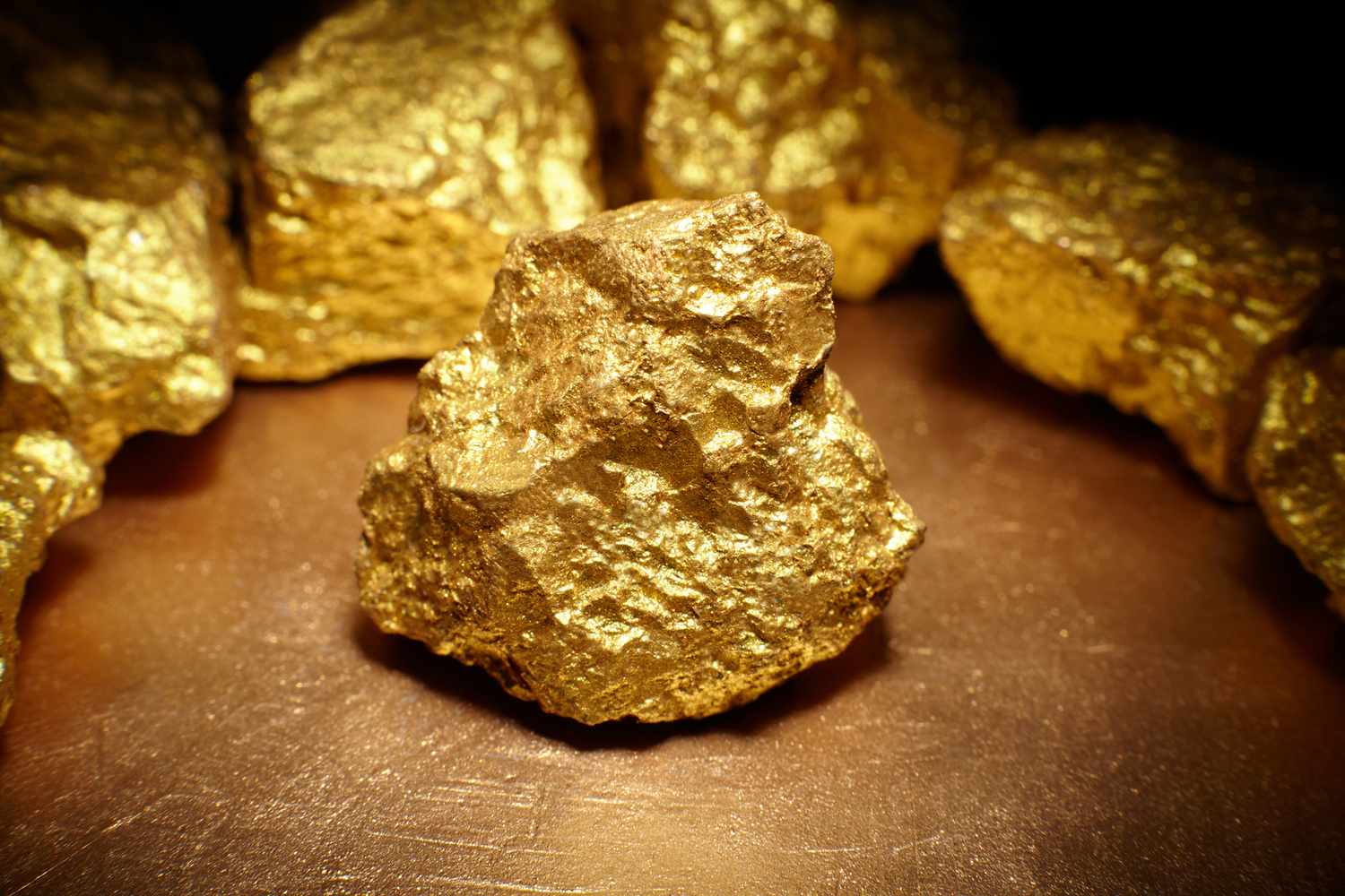 Altın, Zayıf Dolar Karşısında Yükseldi
