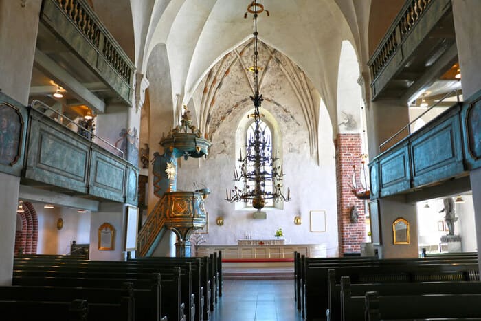Khu vực sảnh chính của nhà thờ